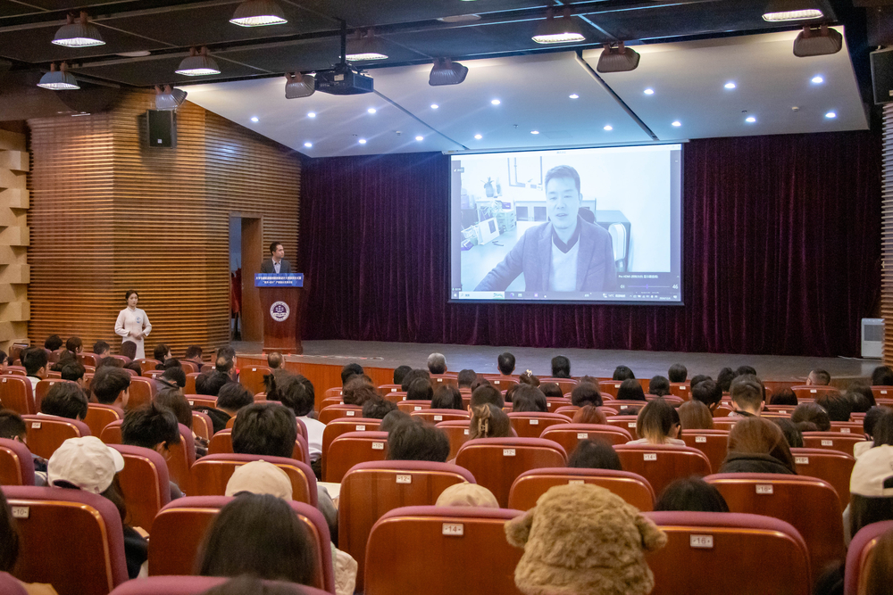 武汉理工大学艺术与设计学院院长、大赛评委会主席吕杰锋致辞