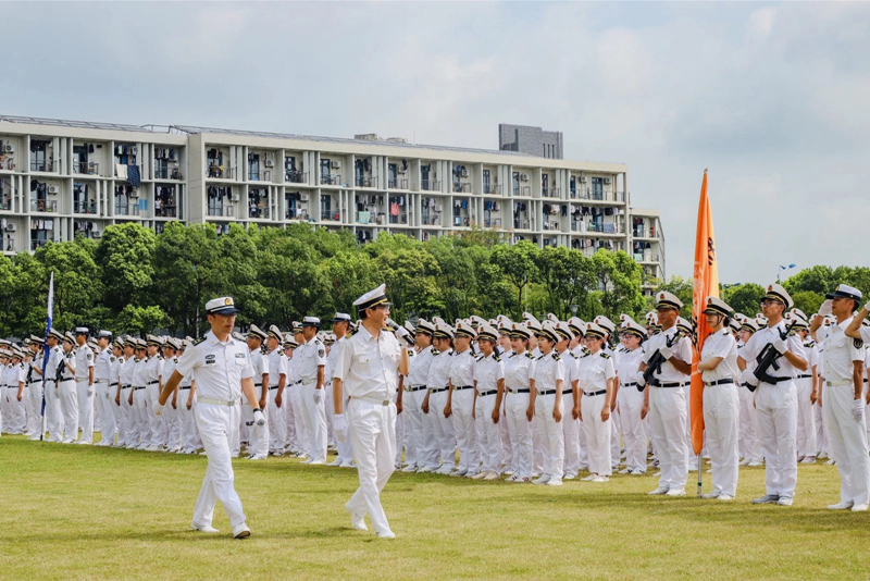 黄有方校长检验军训成果