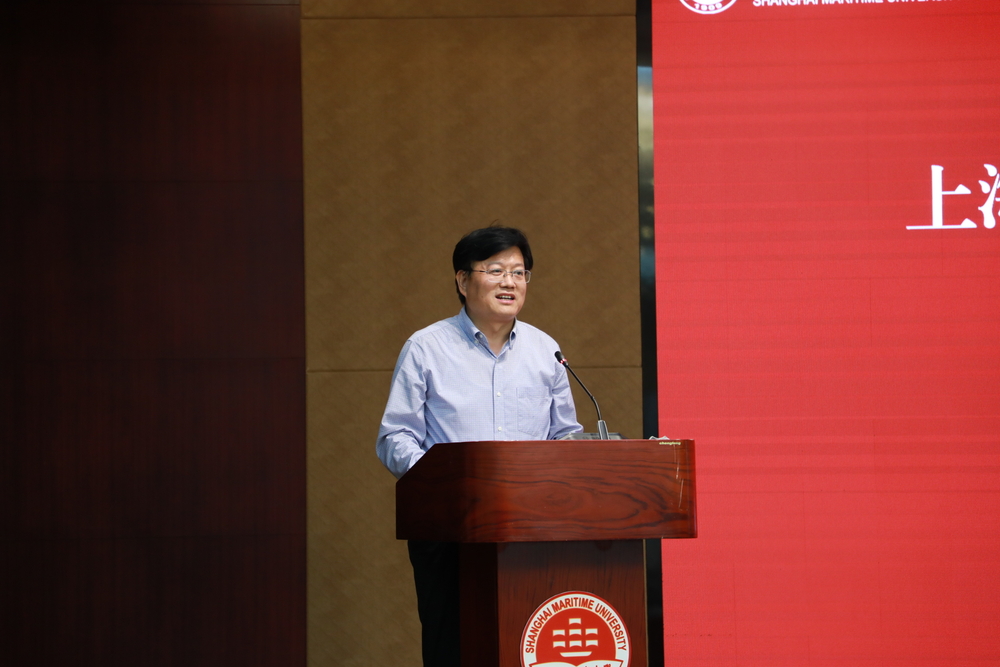 学校马克思主义学院院长张峰致辞