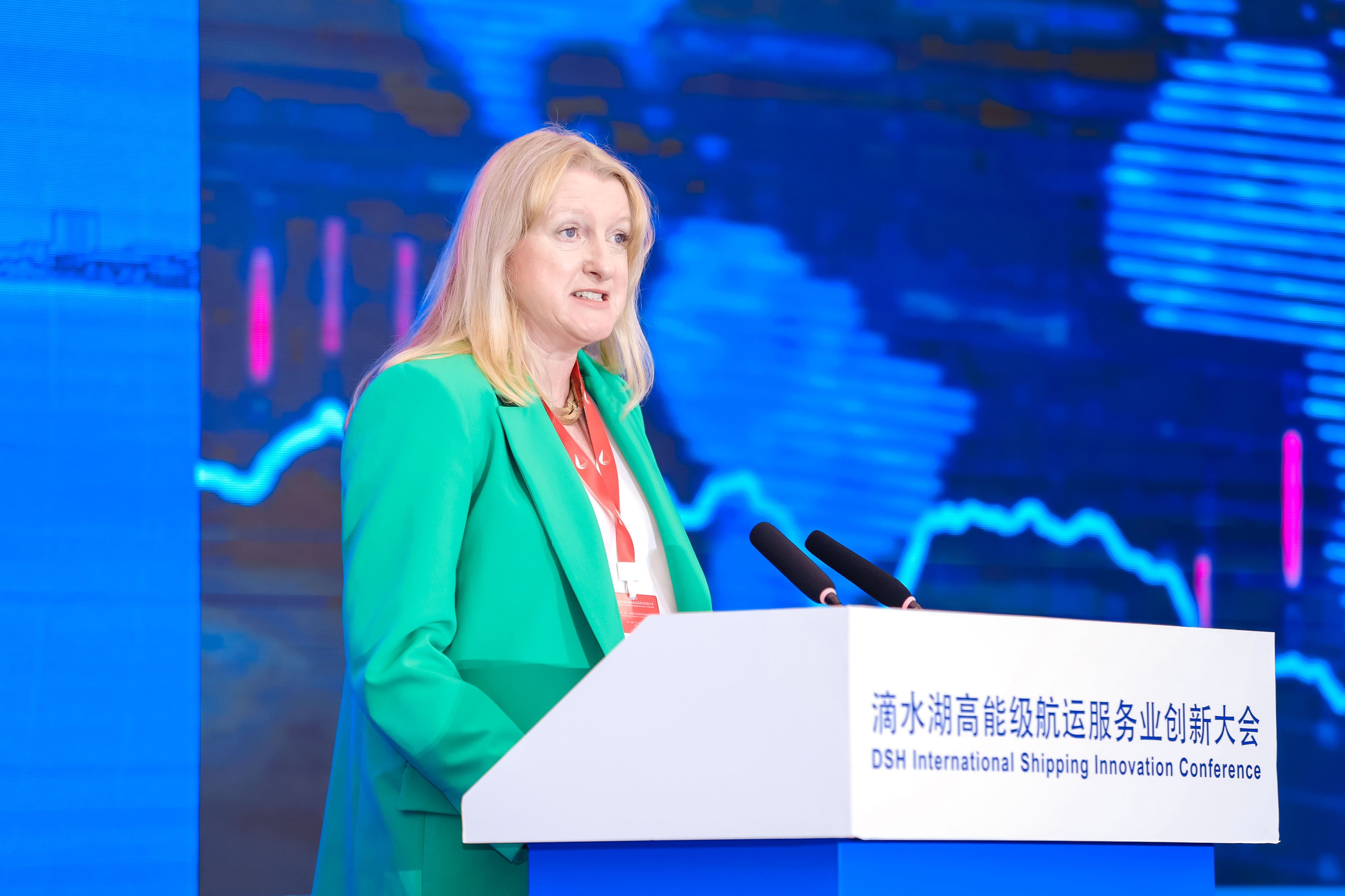 波罗的海交易所首席商务官珍妮特·赛克斯发表主旨演讲