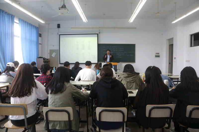 让学生享受课堂