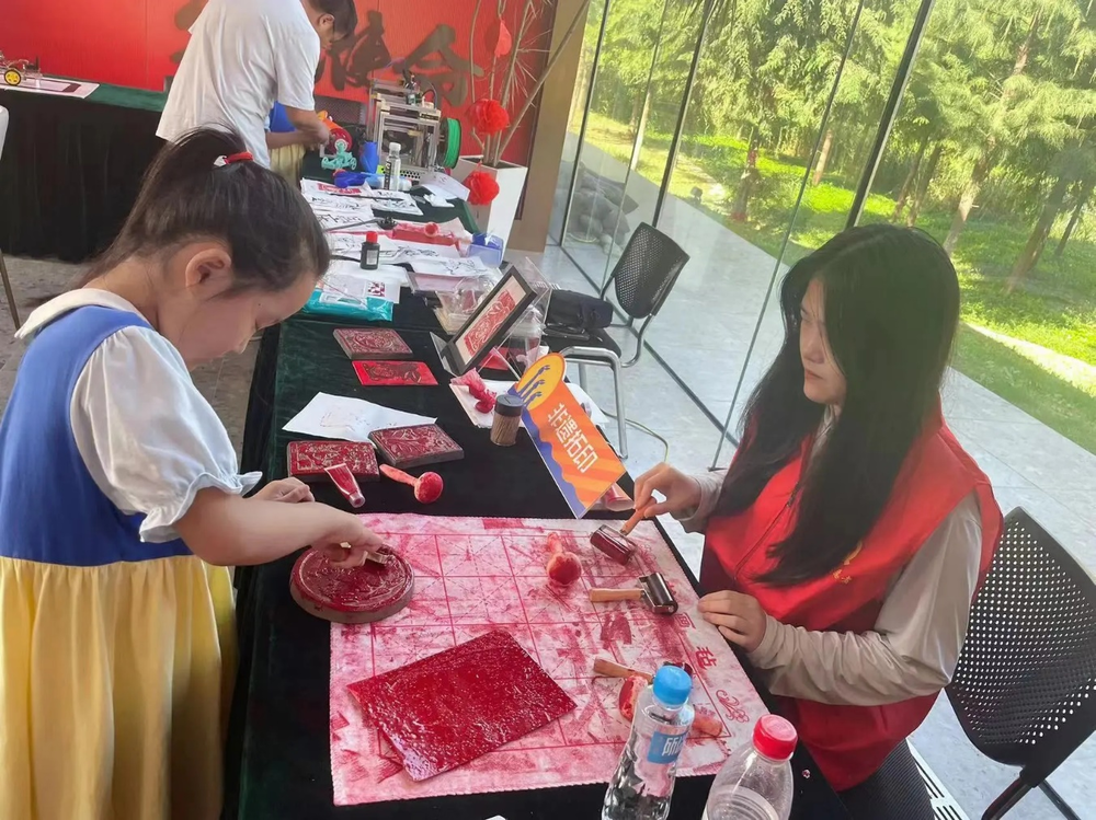 “水滴·湖光”党群服务中心活动现场