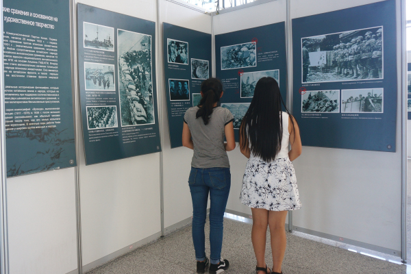 “牢记历史 珍爱和平——上海-圣彼得堡主题图片展”