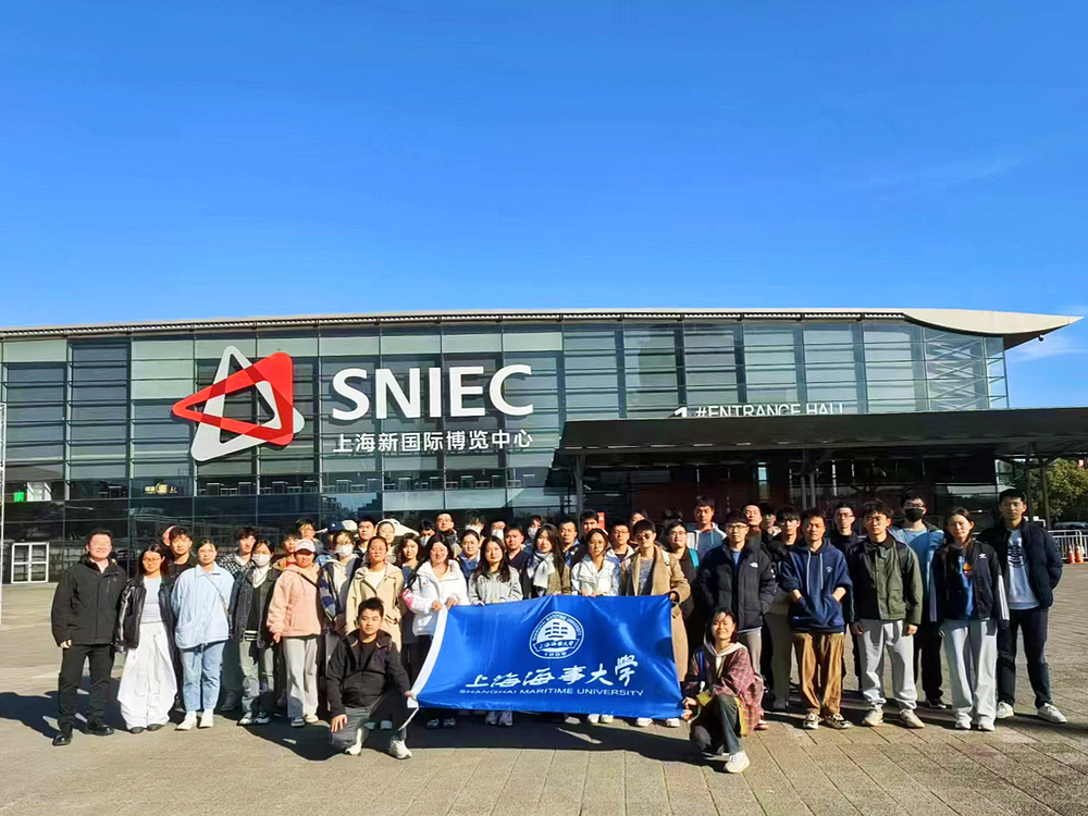 2023年中国国际海事会展学生代表合影