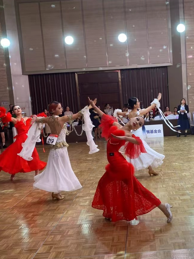 摩登项目参赛队员