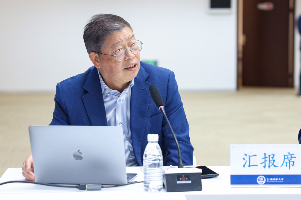 校关工委常务副主任肖宝家汇报工作