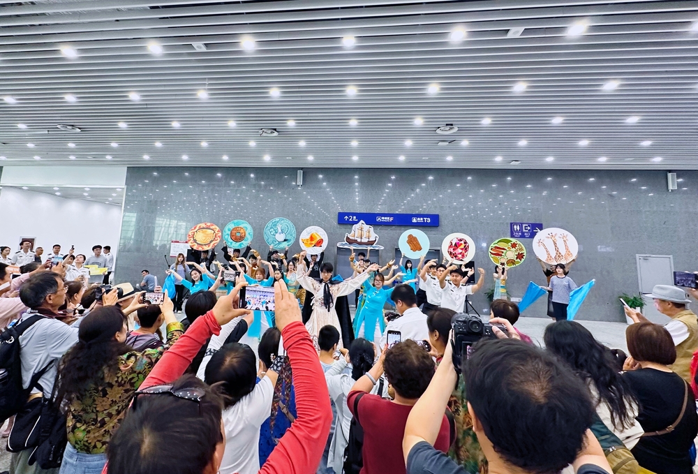 庆祝“世界海员日”主题文化快闪活动现场