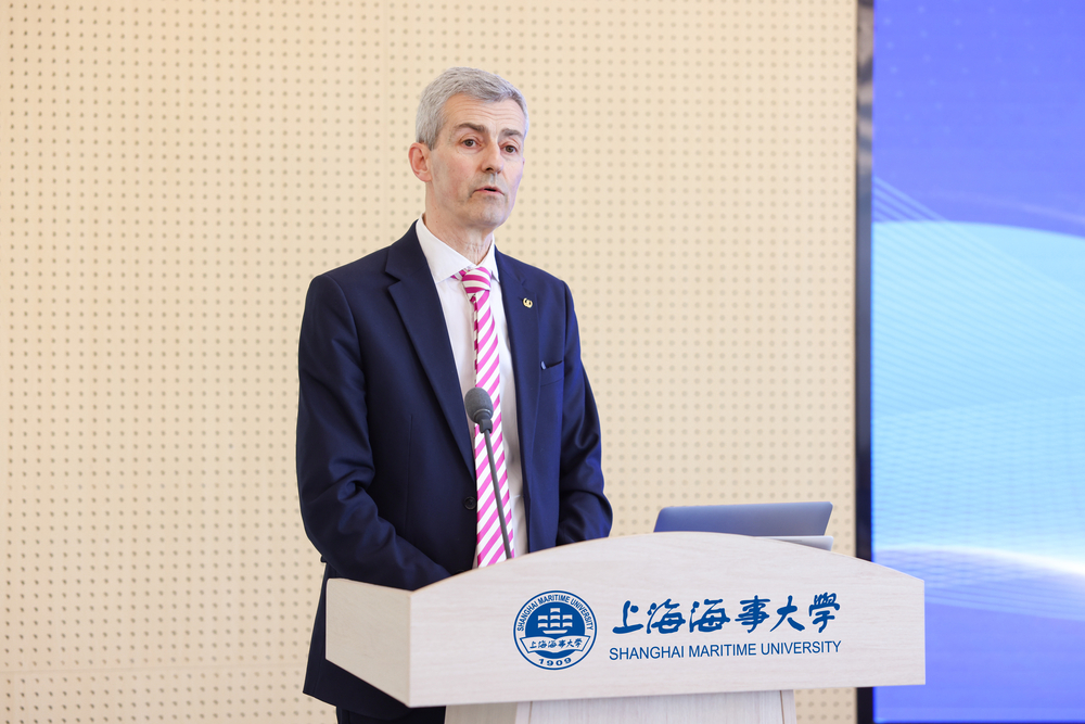 艾克特·伊·厄尔切尔教授致辞