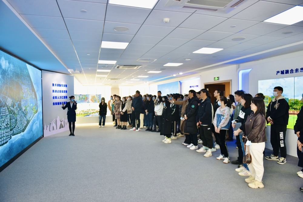 团员青年代表参观学习