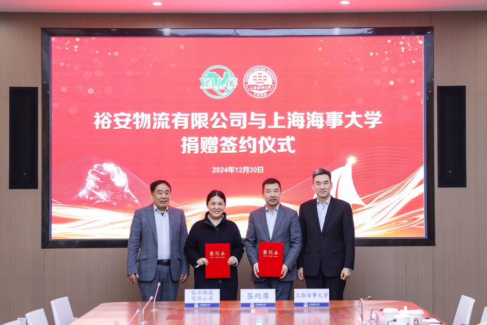 校企双方代表签约