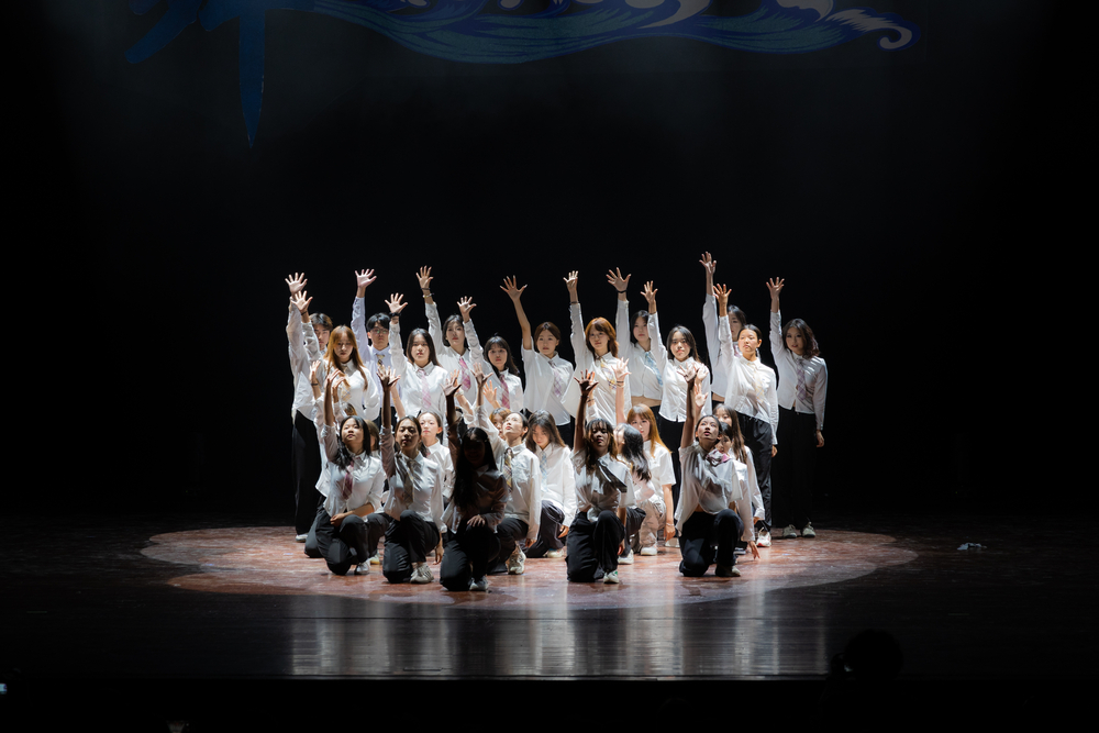 外国语学院《铮铮》