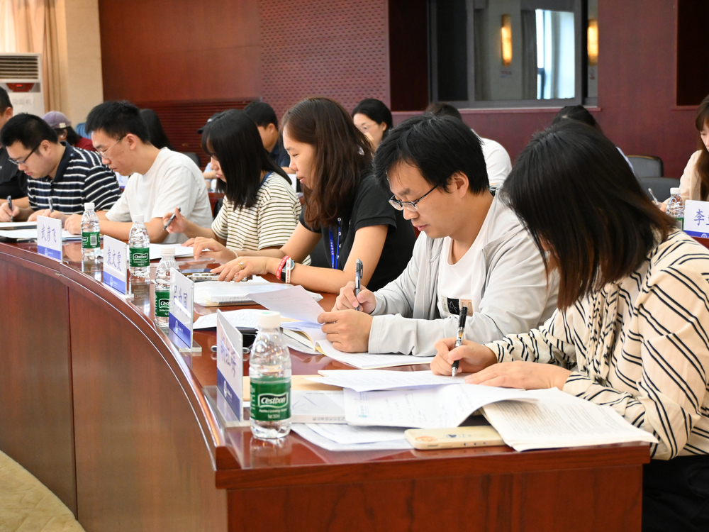 新进教职工签署师德师风承诺书