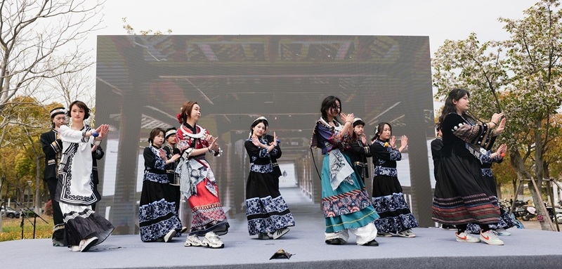 贵州代表队表演歌曲舞蹈《神傩踏月，苗侗笙歌》