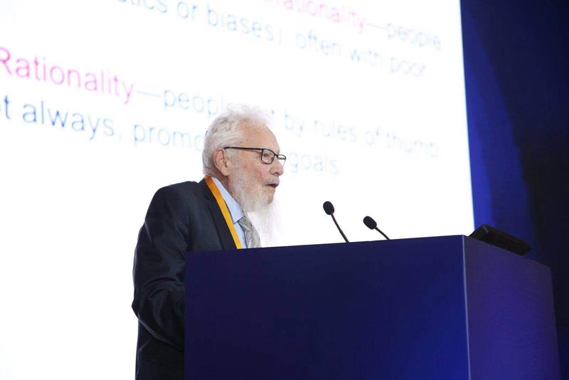 2005年诺贝尔经济学奖获得者罗伯特·奥曼发表演讲