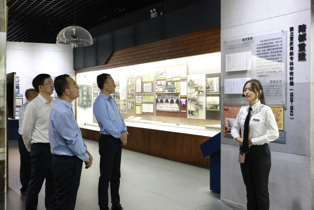 校史馆参观