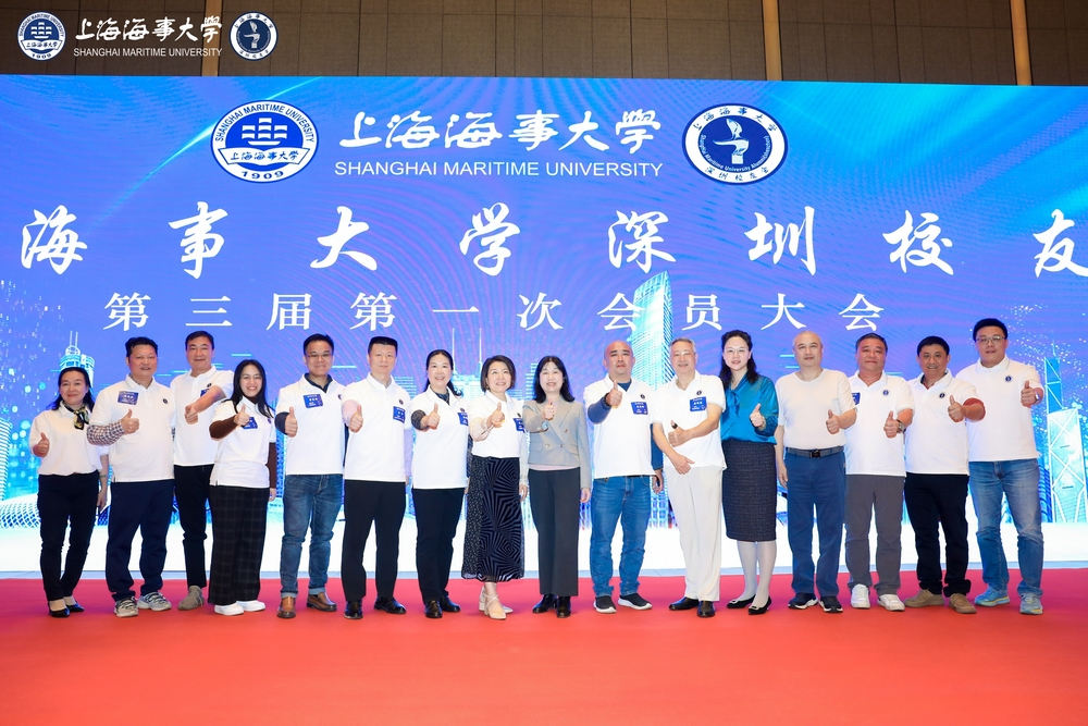 与会交通运输学院校友合影留念