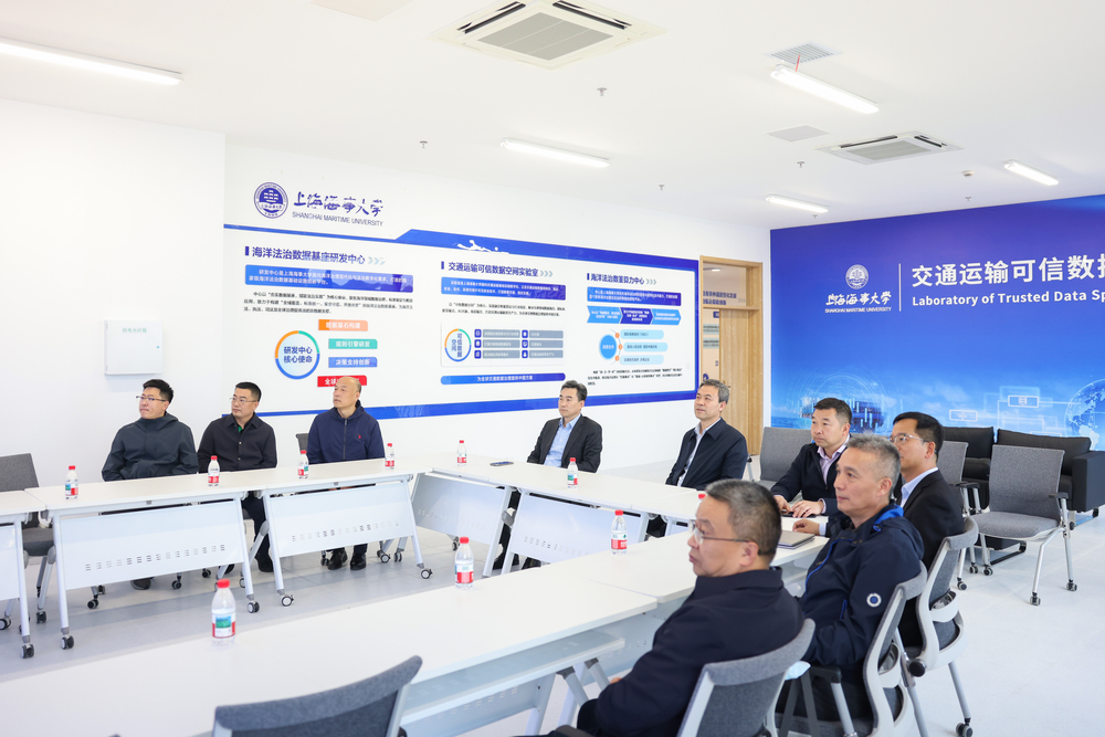 参观海洋法治数据基座研发中心