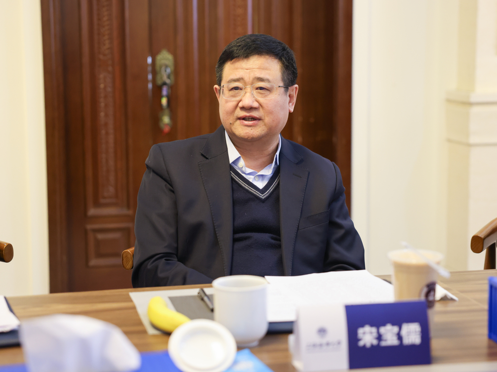 宋书记为学生答疑解惑