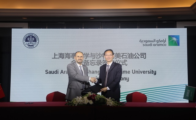 黄有方校长与沙特阿拉伯石油公司高级副总裁阿哈默德•萨阿迪签署备忘录