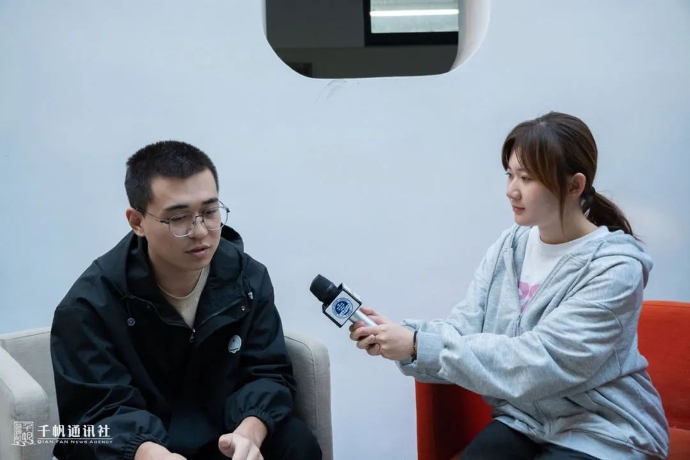 交通运输学院学生李傲宇接受校园记者采访