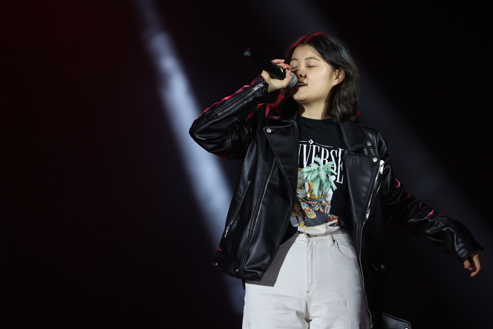 交通运输学院的张茗蓉演唱