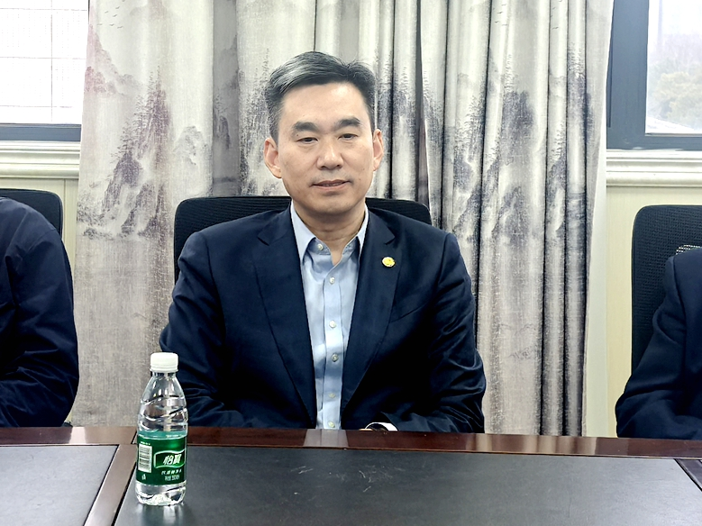 初北平校长与马长山教授座谈