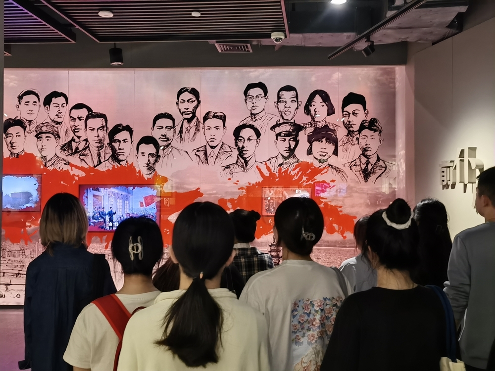 龙华烈士陵园沉浸式主题班会