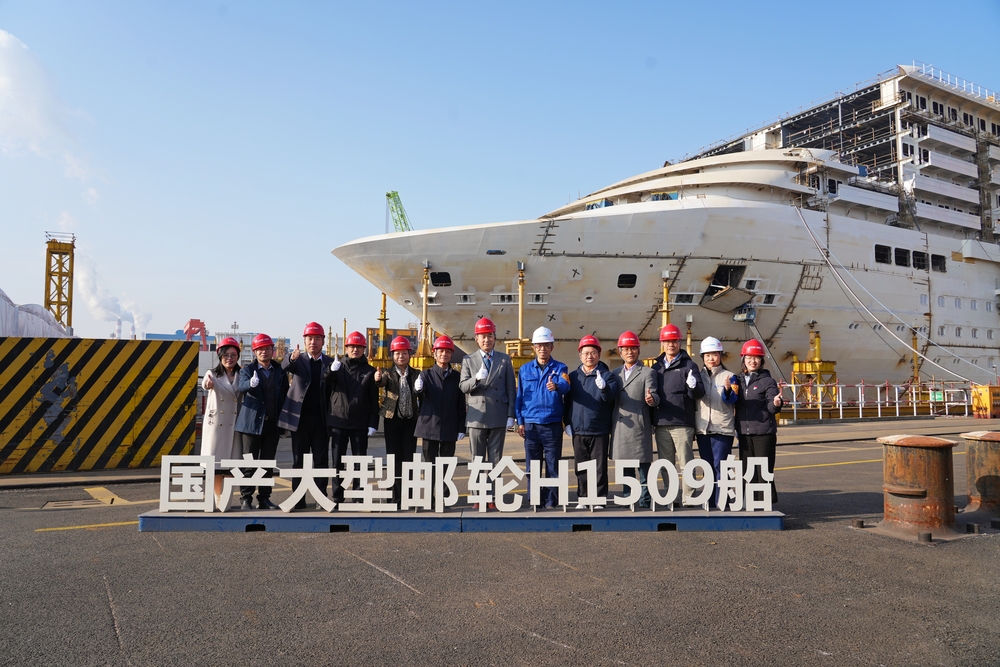 参观在建H1509大型邮轮