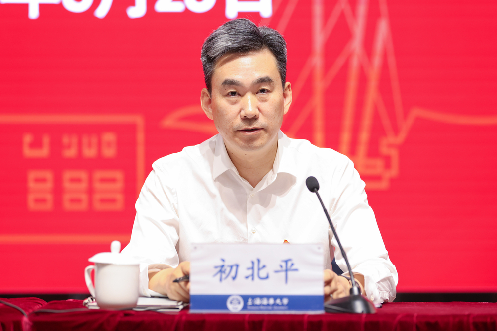 校长初北平主持会议