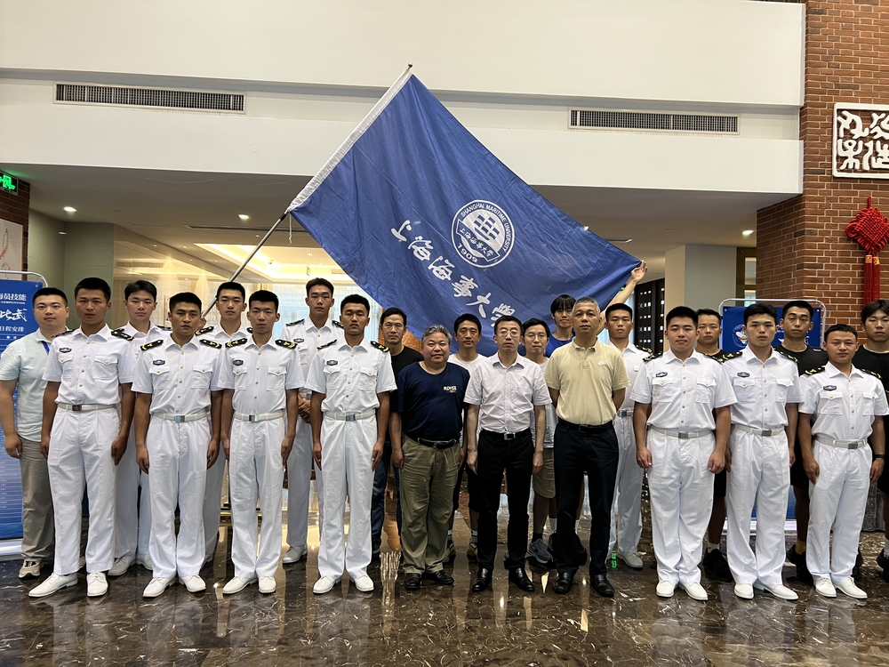 施欣副校长看望和慰问参赛队员