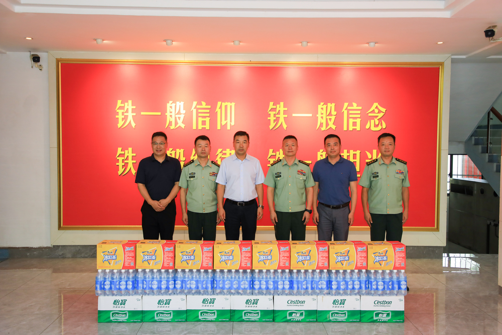 慰问武警上海总队某支队合影