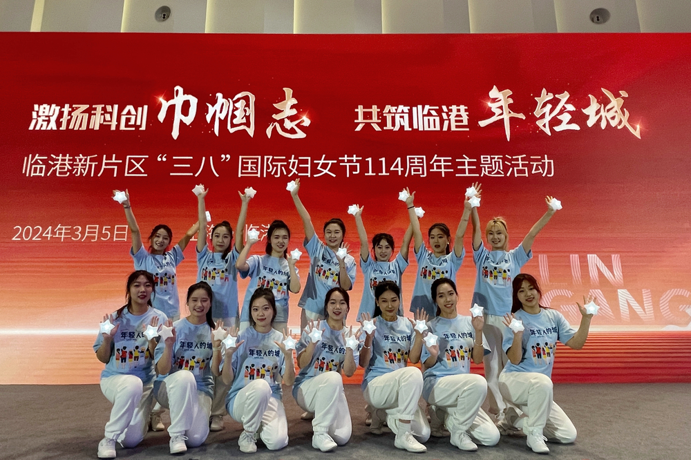 活动现场学生合影